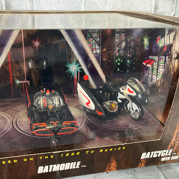 Hot Wheels 3 Pack - Batmobile / Batcycle Batgirl / Cycle
