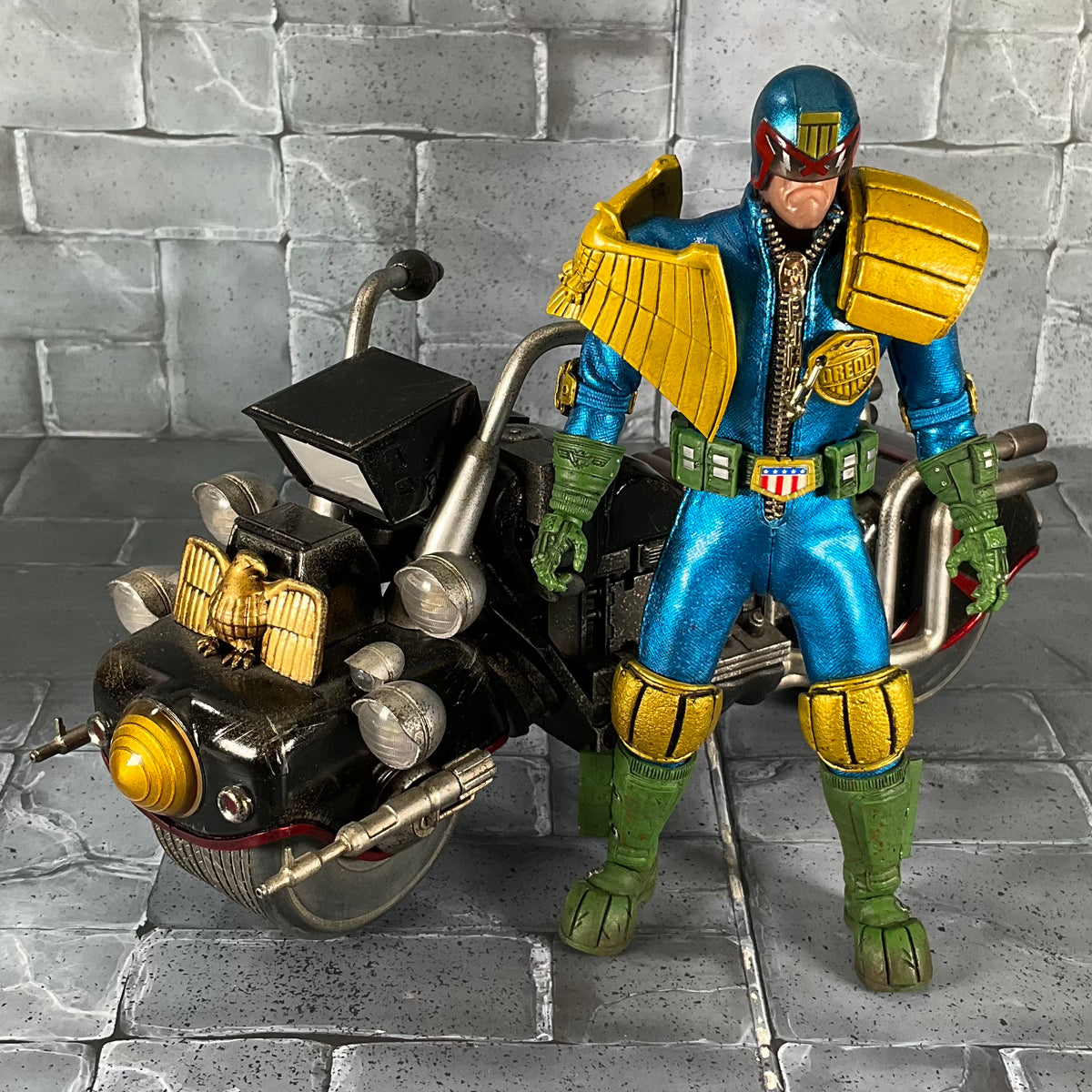 One:12 Judge Dredd and Lawmaster Bundle – Cherry Bomb Toys