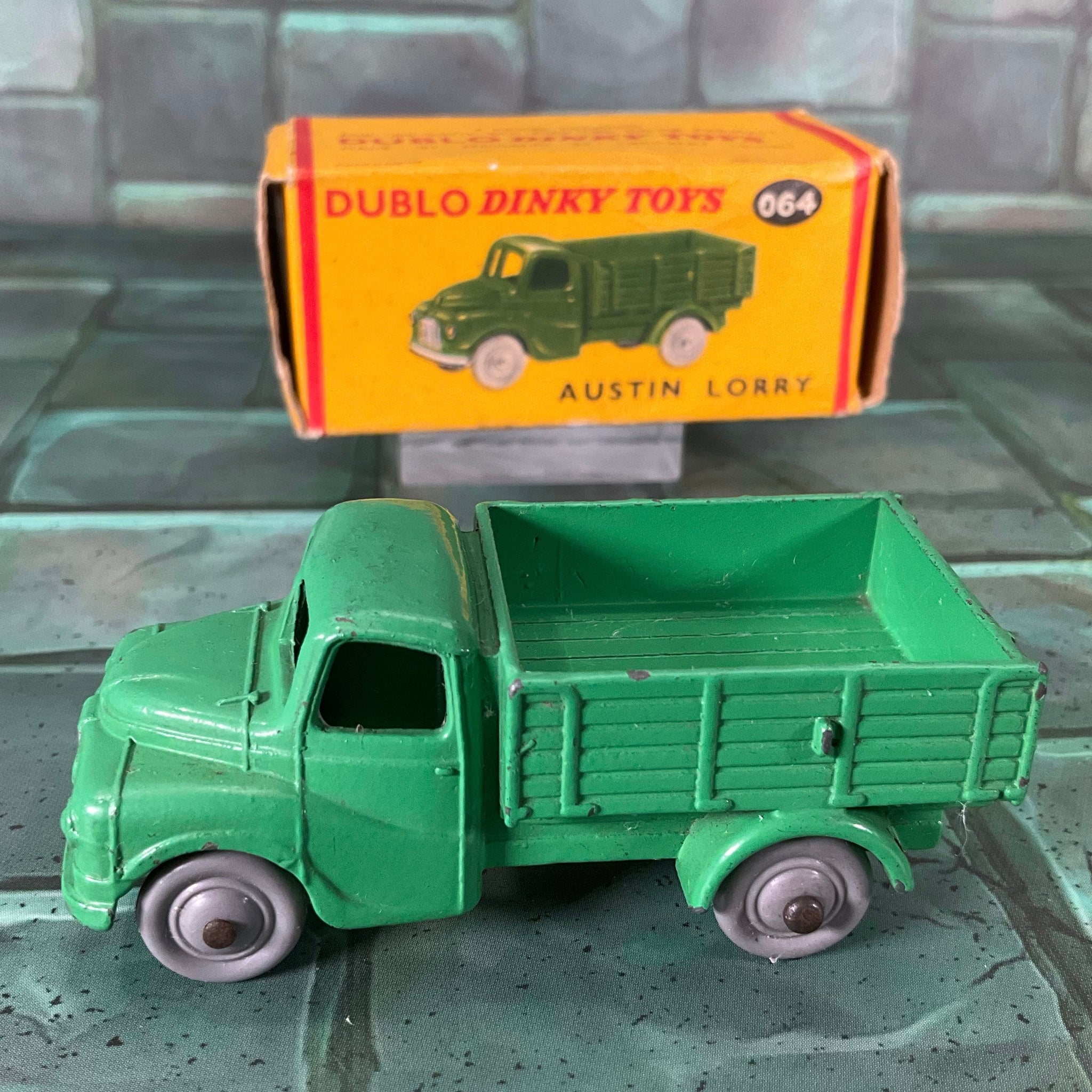 Dublo: Dinky Toys - 064 - Austin Lorry