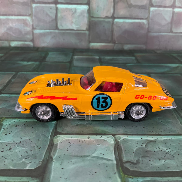 Corgi Toys - 337 - Customized Chevrolet Corvette Sting Ray