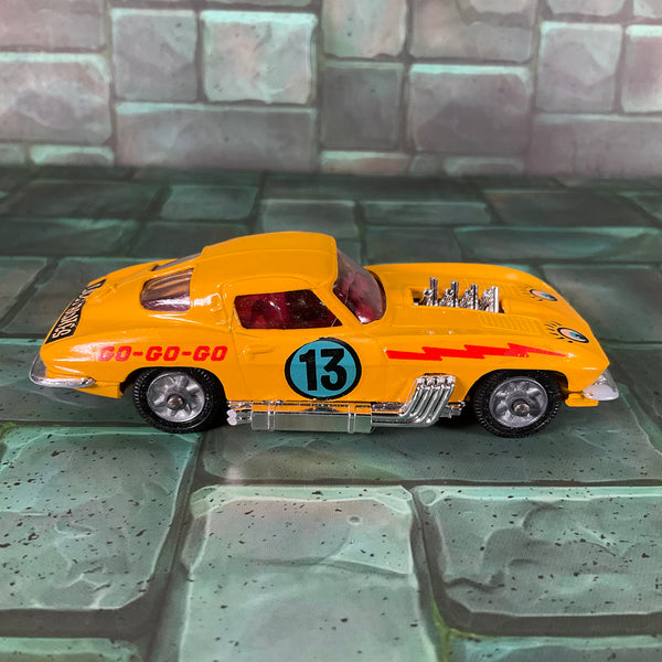 Corgi Toys - 337 - Customized Chevrolet Corvette Sting Ray